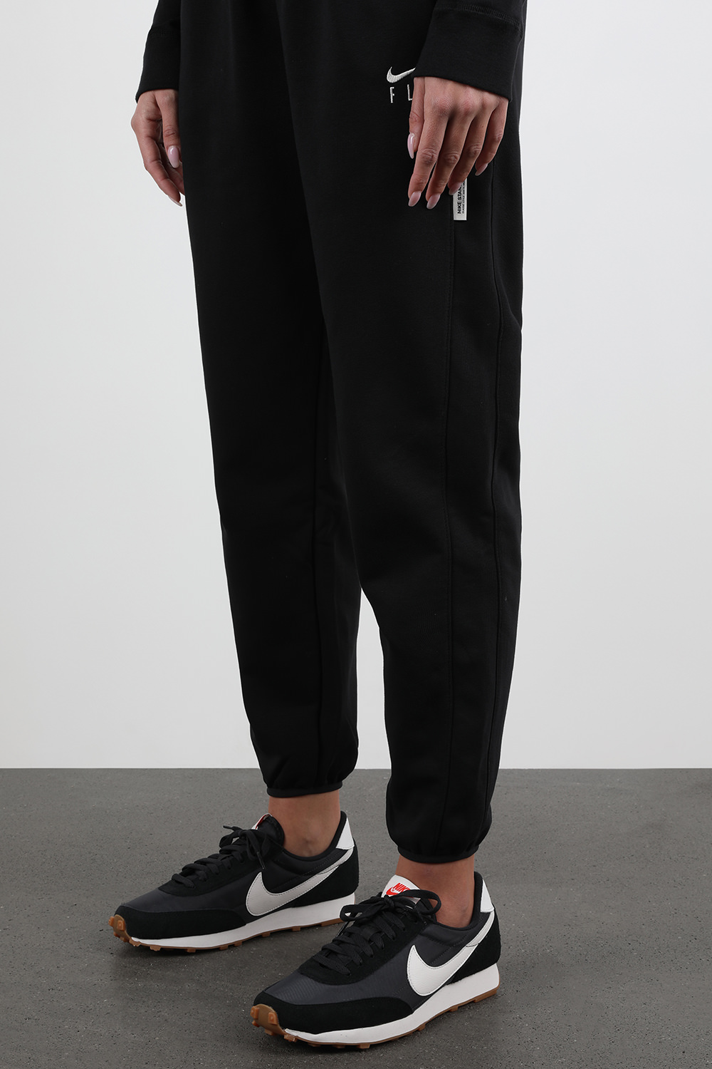 תמונת כל הלוק של סניקרס דיי ברייק